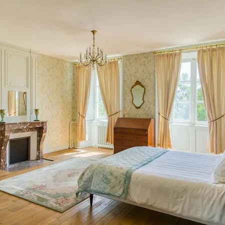 Chateau Sleeps 20 Pool Wifi * Pleurs