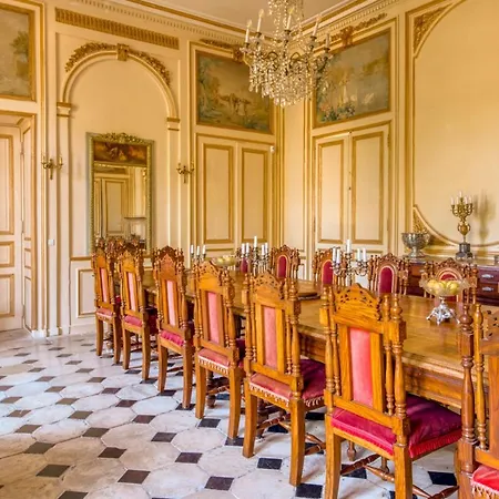 Chateau Sleeps 20 Pool Wifi Holiday home *