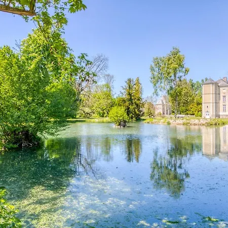 Chateau Sleeps 20 Pool Wifi Holiday home Pleurs