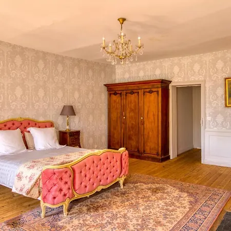 Holiday home Chateau Sleeps 20 Pool Wifi *