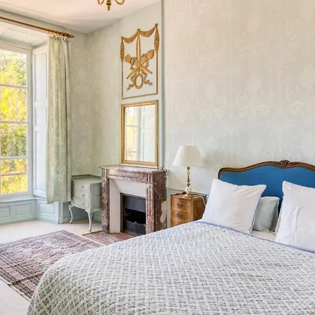 Chateau Sleeps 20 Pool Wifi Pleurs